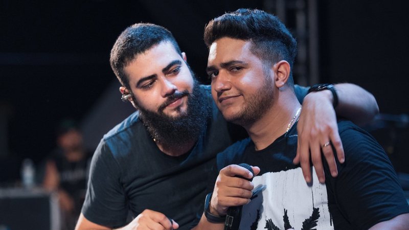 Cantor Juliano, dupla com Henrique, faz cirurgia de emergência após passar mal em fazenda