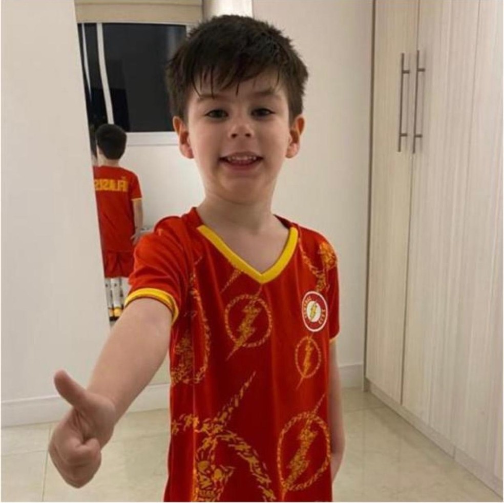 Faxineira conta à polícia versão diferente da mãe do menino Henry Borel