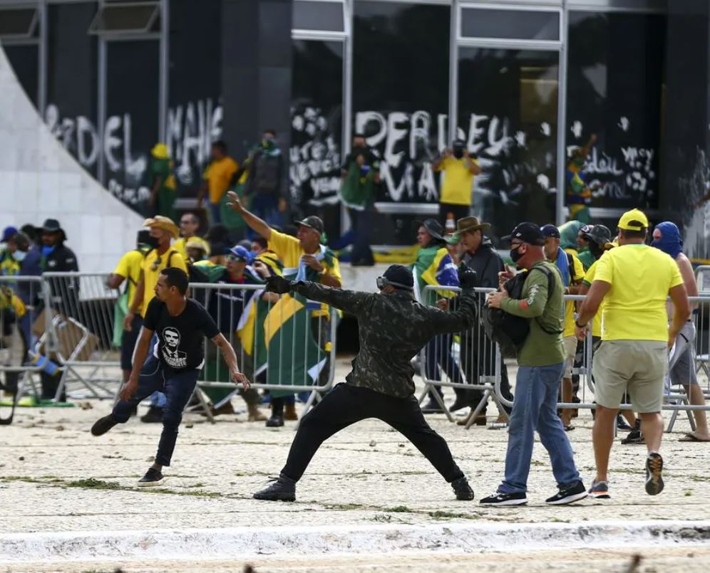 CBF repudia uso da camisa da seleção em manifestações antidemocráticas