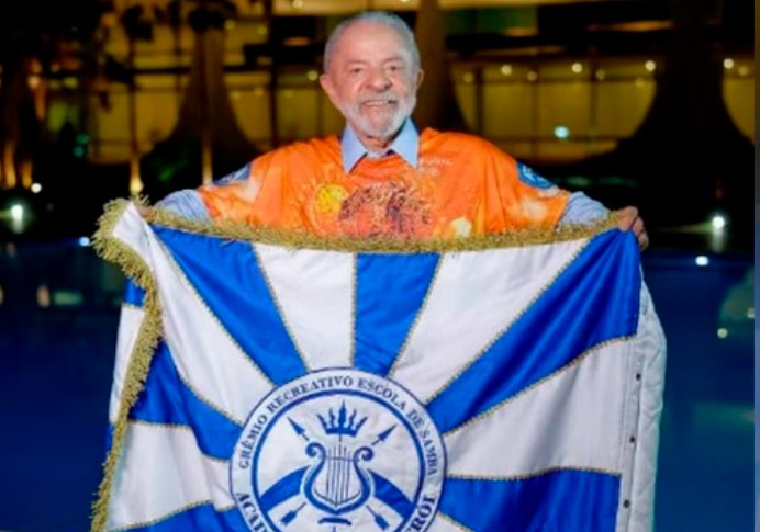 Planalto veta participação de ministros em desfile que homenageia Lula