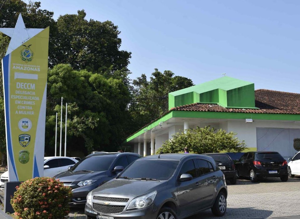 Suspeito de agredir ex é preso escondido no forro de casa em Manaus