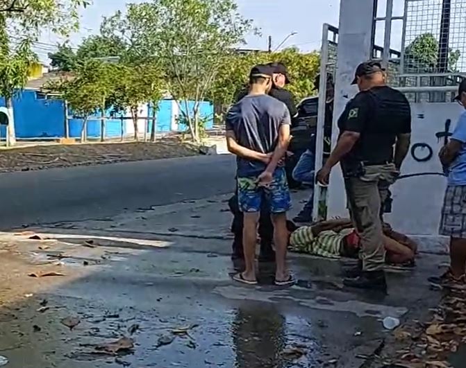 Suspeito é detido e amarrado por populares após assaltar mulher em Manaus