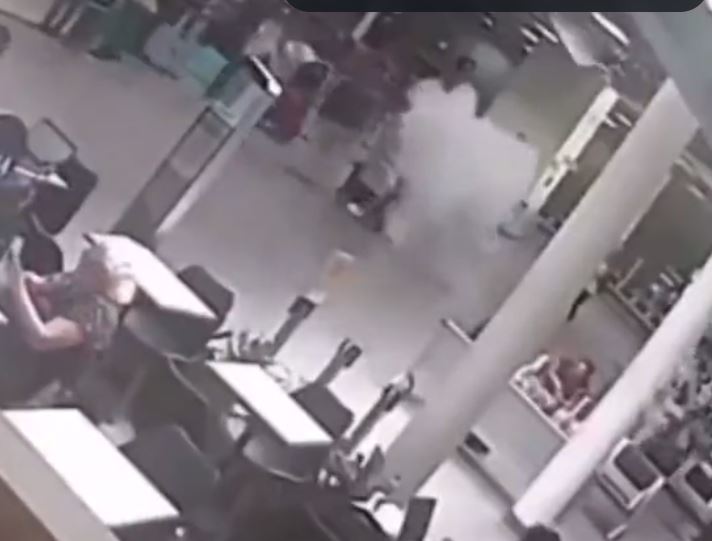 Vídeo: Mala explode dentro do Aeroporto de Guarulhos durante check-in