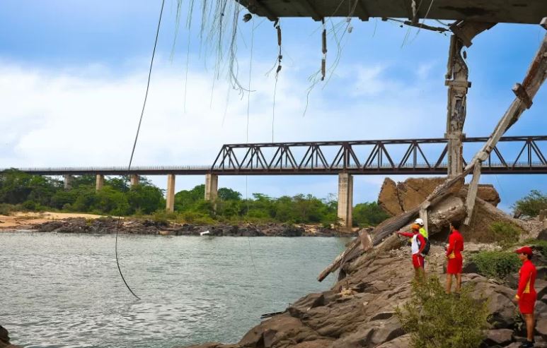 Queda de ponte causou vazamento de 76 toneladas de ácido no Rio Tocantins