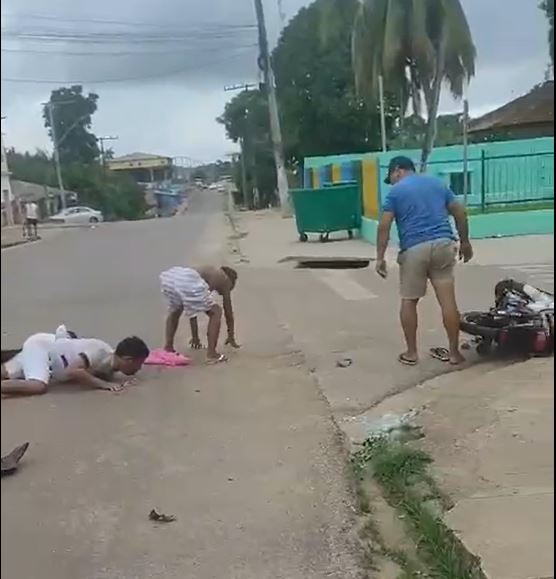 Homem e garupa ficam feridos após colisão frontal entre motos no Iranduba
