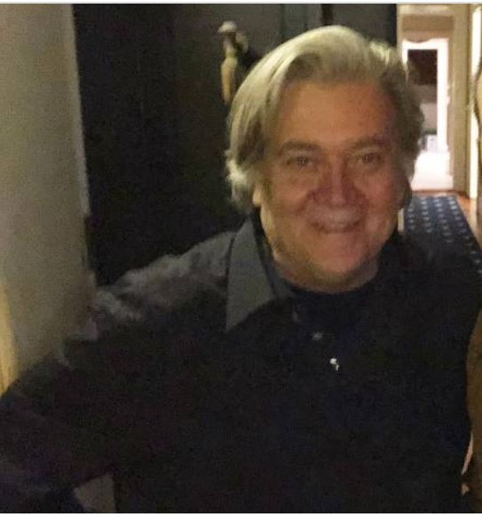 Ex-assessor de Donald Trump é preso pelo FBI