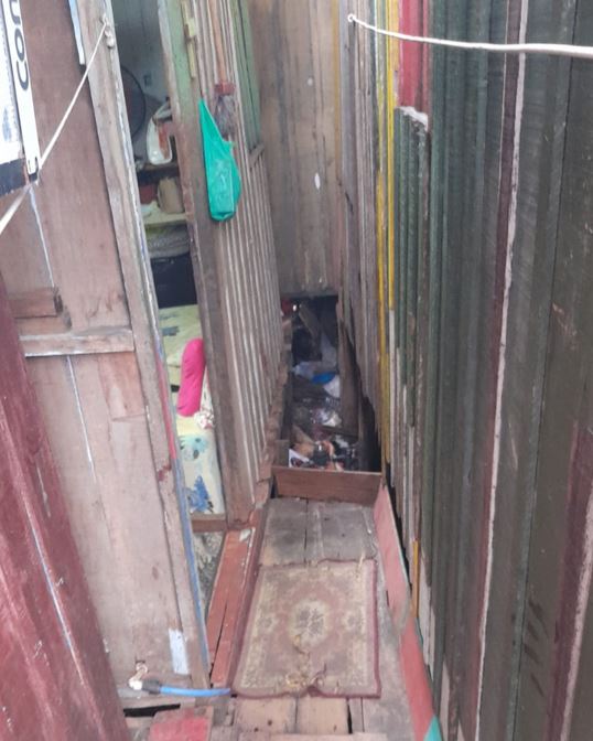 Moradores ouvem tiros e encontram homem morto na frente de casa em Manaus 