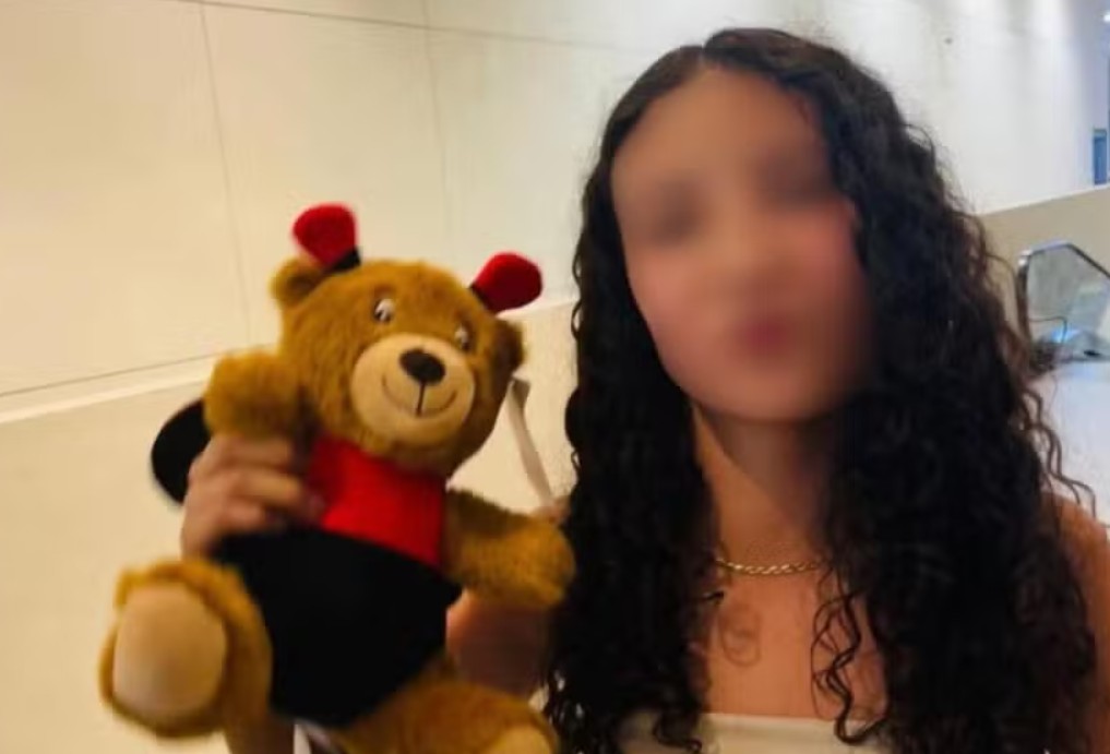 Garota de 14 anos morre após cirurgia de silicone feita por namorado da mãe