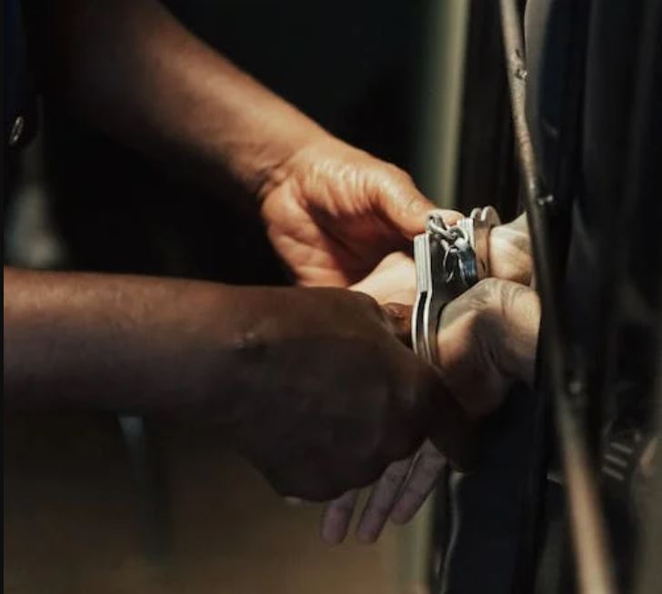 Homem é preso suspeito de matar tio a tiros na frente da família no Amazonas