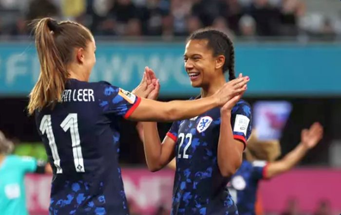 Holanda aplica maior goleada da Copa e avança como líder