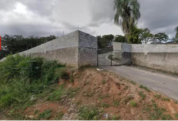 Corpo decapitado e sem o pênis é jogado no meio da rua