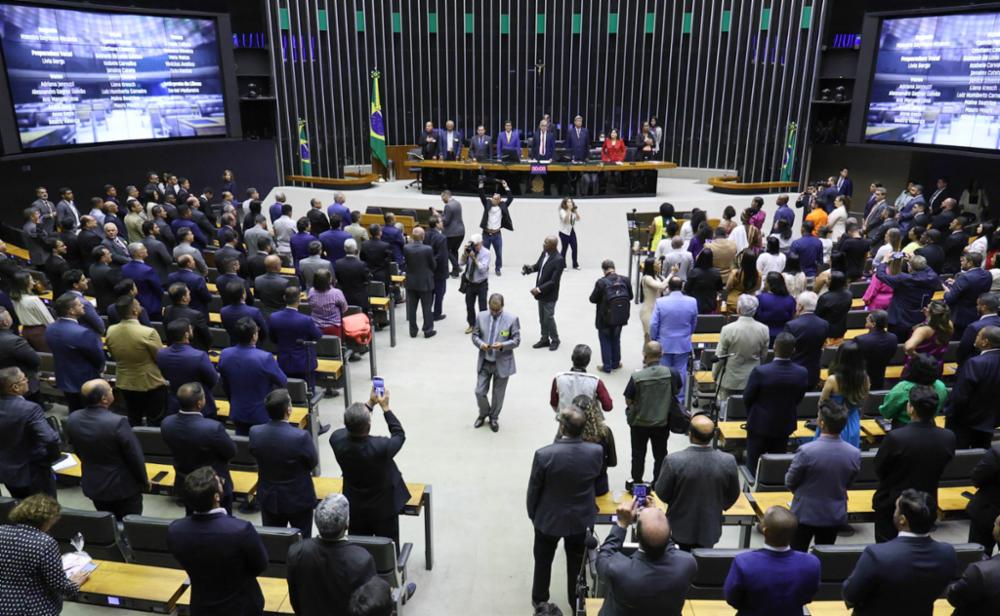 Comissão da Câmara adia votação de relatório contra casamento de pessoas do mesmo sexo