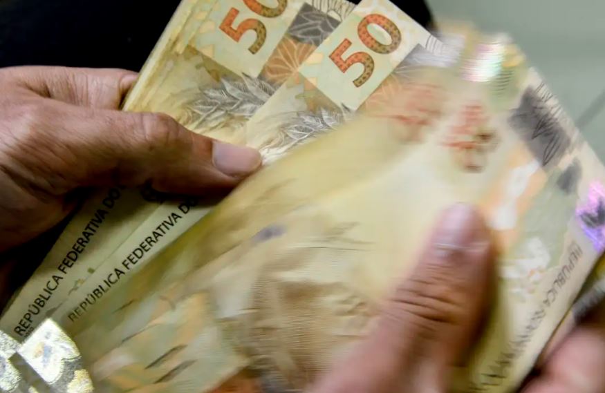INSS paga segunda parcela do 13º a quem recebe acima do mínimo
