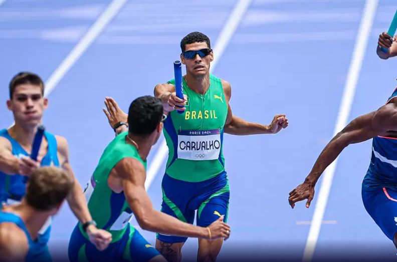 Equipe brasileira encerra em 6º e perde vaga na final do revezamento 4x400m