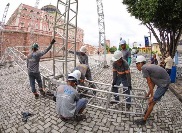 Mais de 15 atrações agitam "Réveillon do Largo" neste domingo em Manaus 