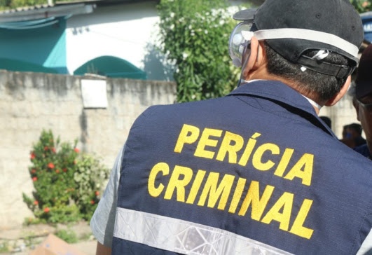 Adolescente morre ao levar dois tiros na cabeça em beco de Manaus