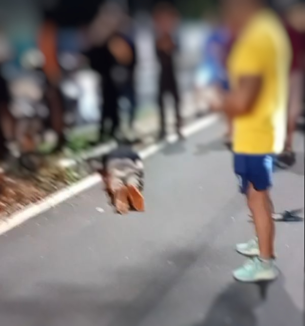 Piloto é arremessado de moto durante acidente na Av. Constantino Nery