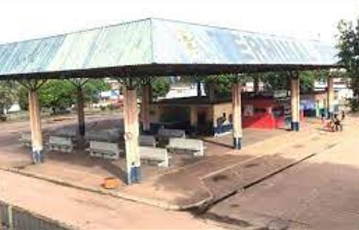 Homem é esfaqueado na frente de rodoviária no Amazonas