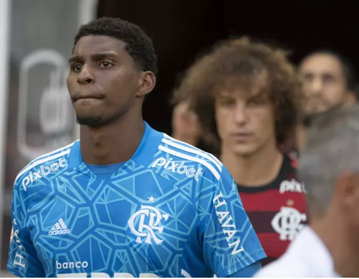 Flamengo vende goleiro Hugo Souza para time do Japão