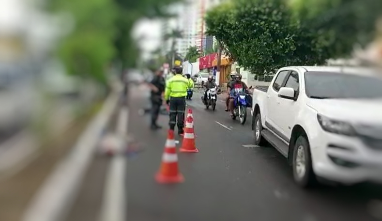 Acidente com morte paralisa trânsito na av. Umberto Calderaro em Manaus