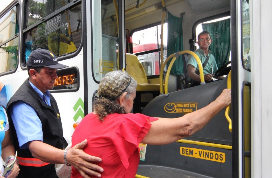 Rodoviários recebem palestra sobre direitos dos idosos em Manaus