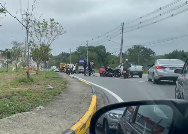 Acidente na Avenida das Torres deixa motociclista ferido em Manaus