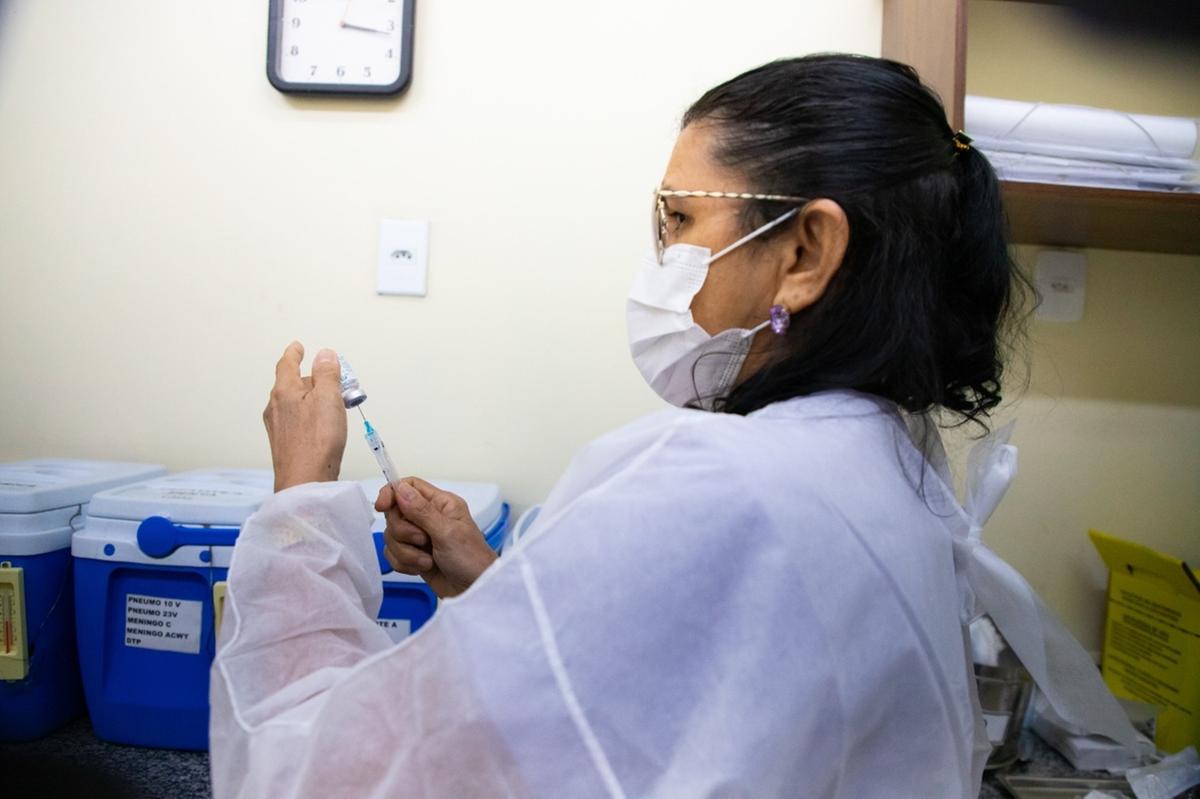 Vacinação contra Covid-19 acontece em 74 pontos nesta semana em Manaus