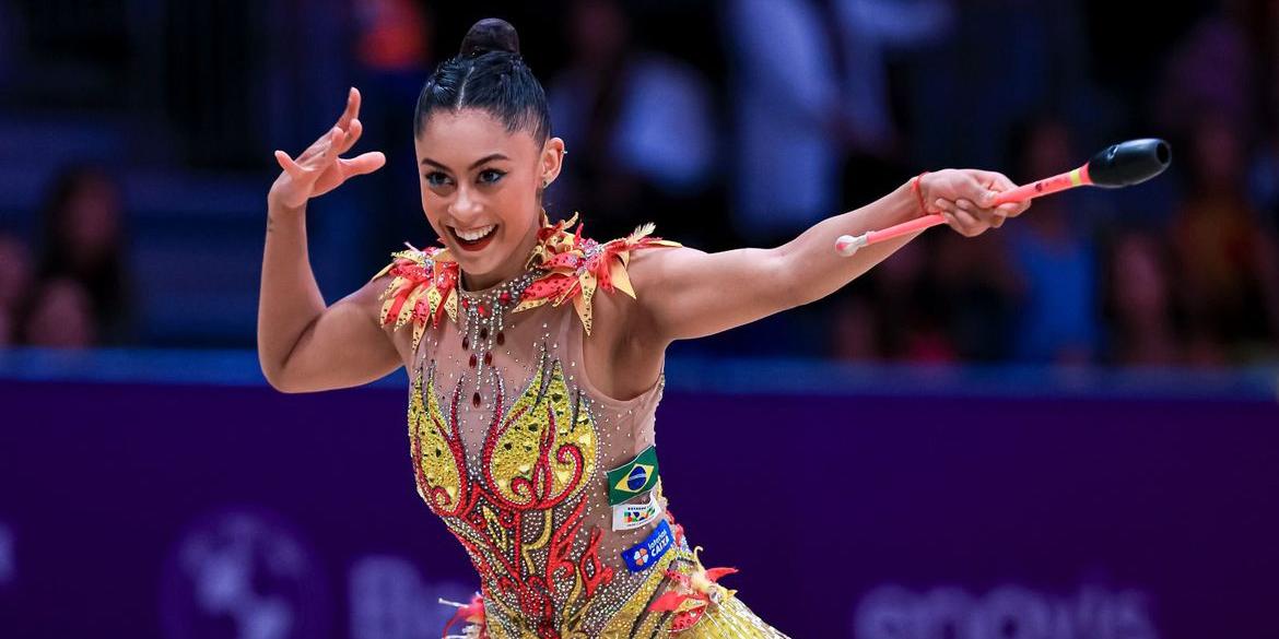 Bárbara Domingos garante vaga na final da ginástica rítmica