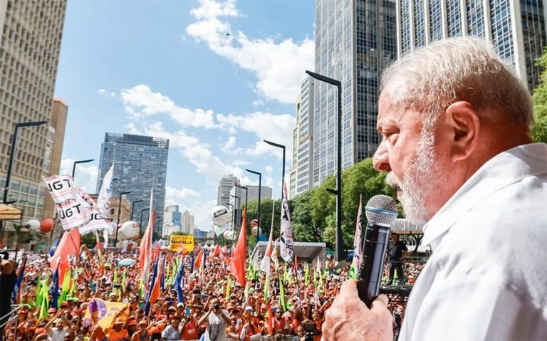 Lula destaca no 1º de Maio ações por dignidade salarial e trabalho decente