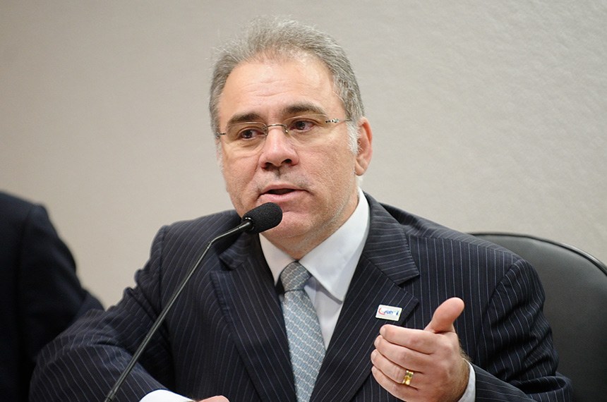 Médicos entregam protocolos sobre oxigênio e intubação a ministro da Saúde