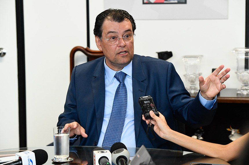 Senador quer aprovar reforma tributária na CCJ e no Plenário até novembro