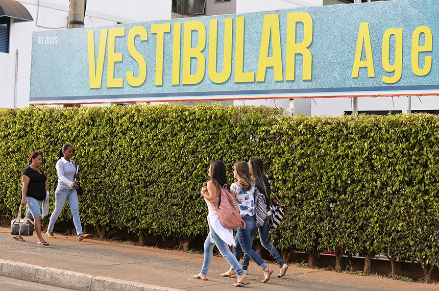 Senado estuda solução para dívidas de alunos com o Fies