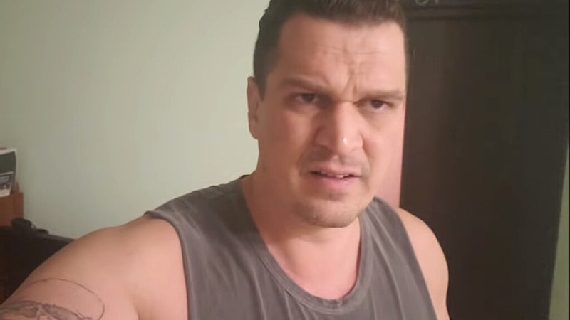 Suspeito de ataque à Porta dos Fundos é extraditado da Rússia para o Brasil