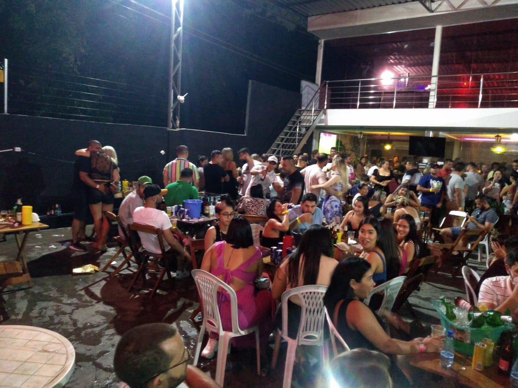 Três festas clandestinas com aglomeração são encerradas em Manaus