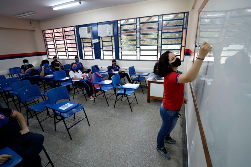 Estudantes voltam às aulas presenciais hoje em Manaus 