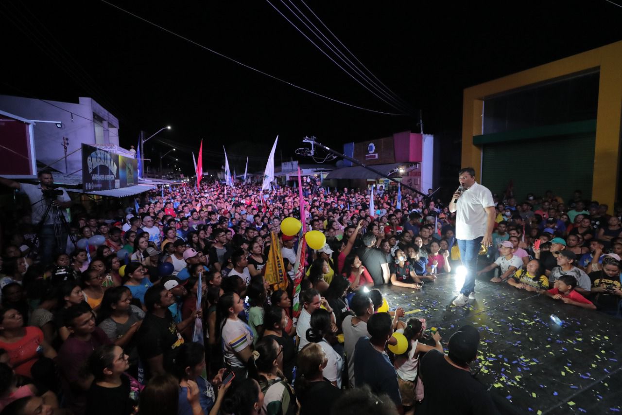 Wilson Lima reúne 8 mil pessoas ao encerrar campanha em Parintins