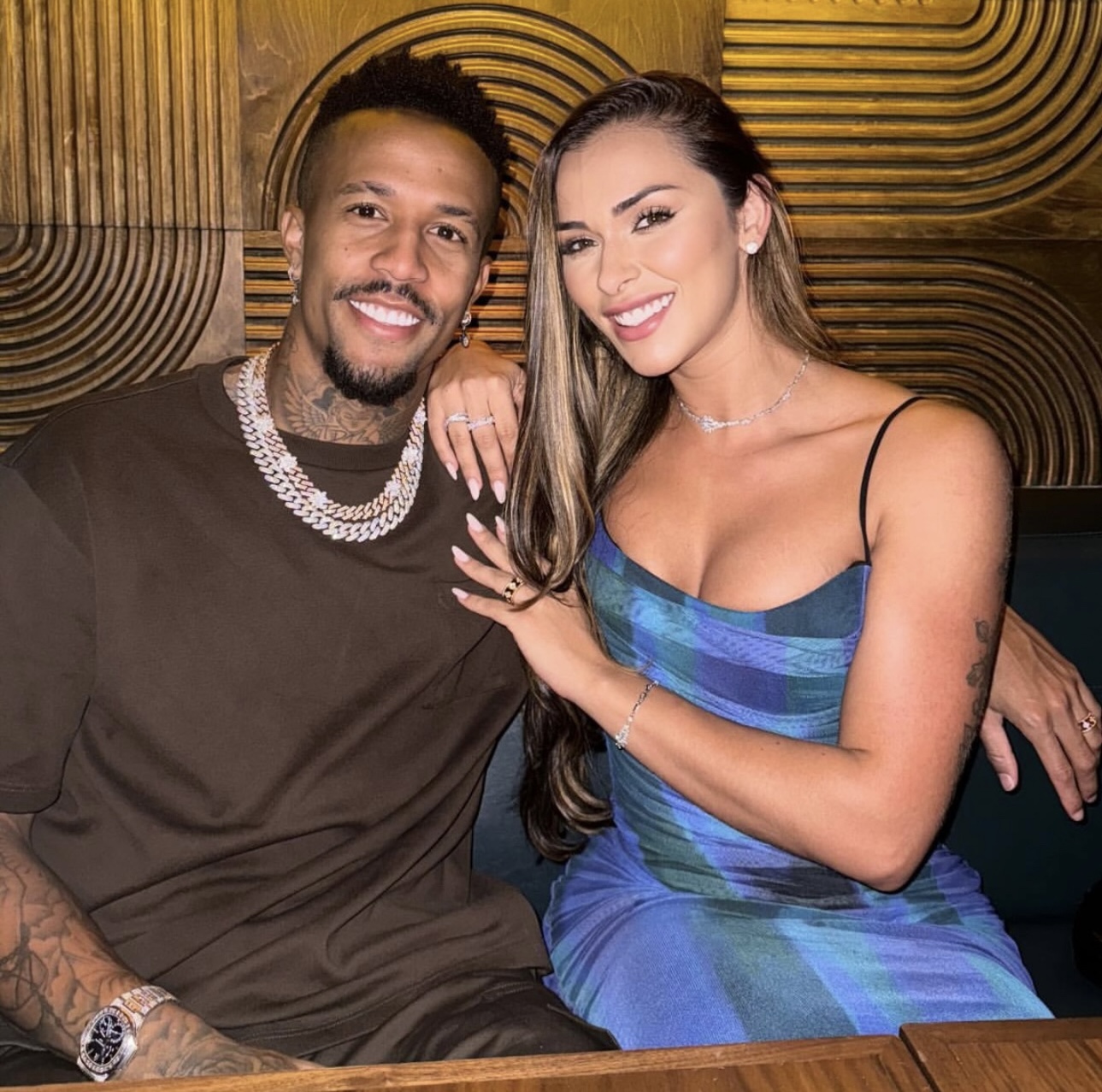 Éder Militão e Tainá Castro surgem com aliança de compromisso 