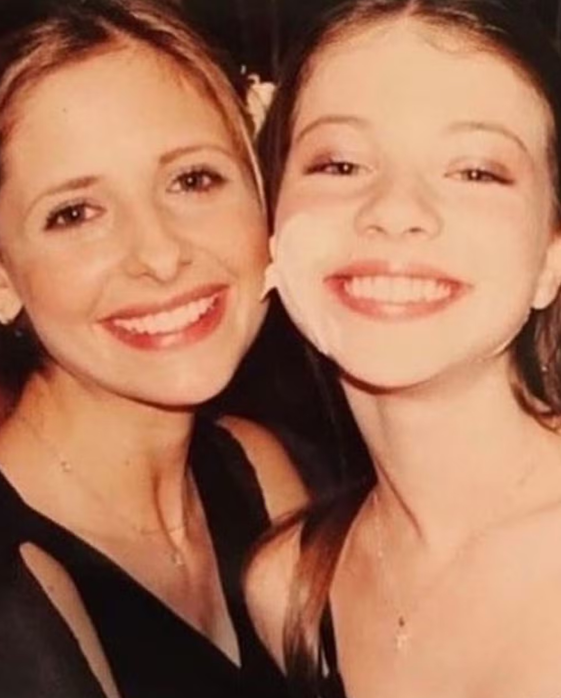 Atriz presta homenagem emocionante a Michelle Trachtenberg