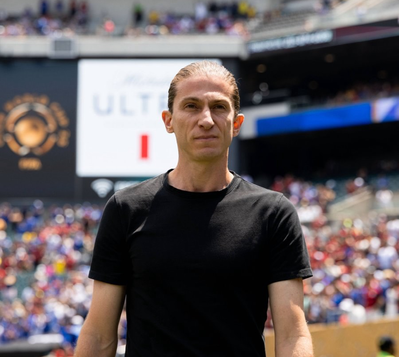 Filipe Luís renova com o Flamengo até 2027