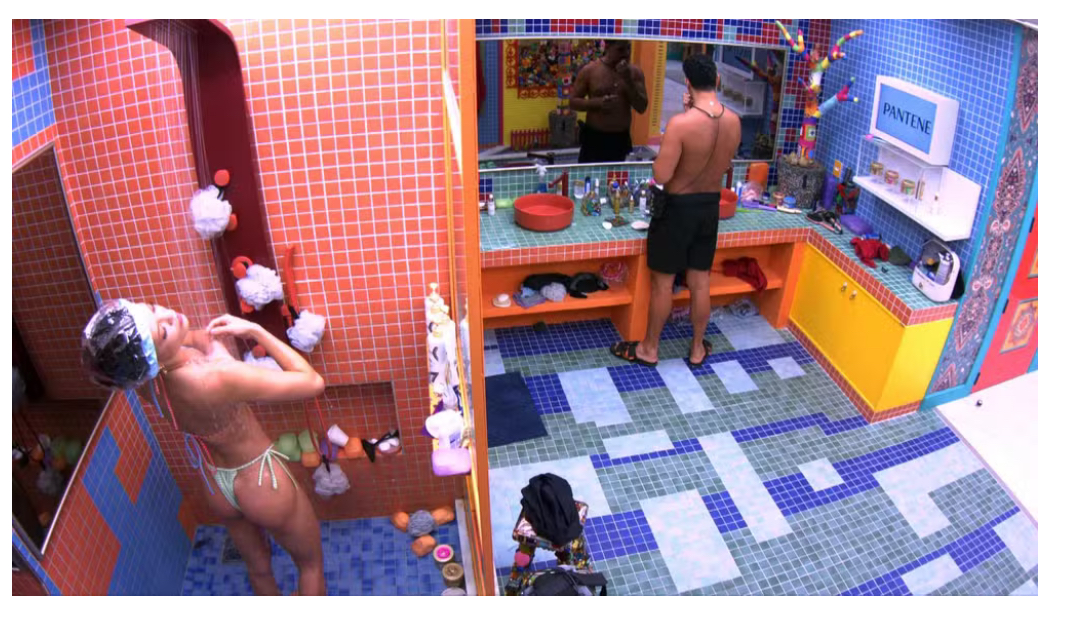 Vitória Strada recebe vômito no Queridômetro 