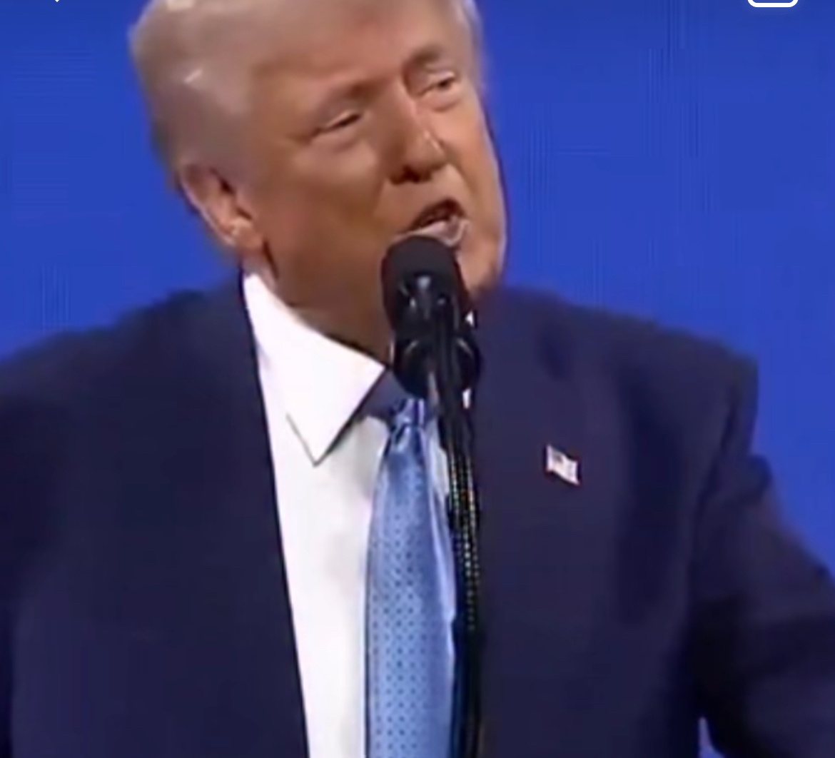 Trump diz que vai convidar Zelenski para a Casa Branca dias após bate-boca