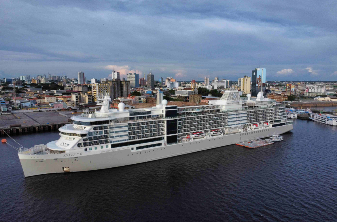 Navio inédito Silver Ray aporta em Manaus com mais de 1,1 mil turistas