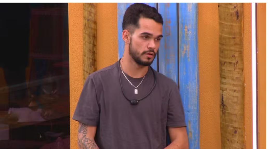 João Pedro pede desculpas à Vitória Strada após discussão