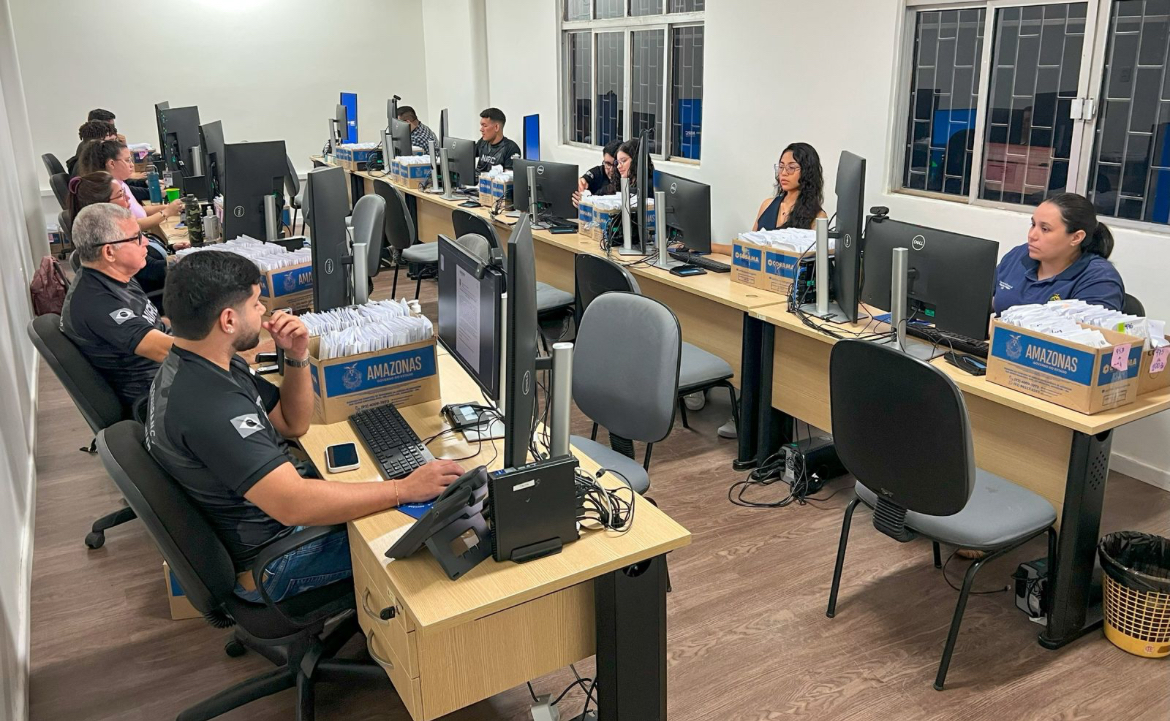 Em 2 dias, SSP entrega mais de 200 celulares roubados aos donos em Manaus