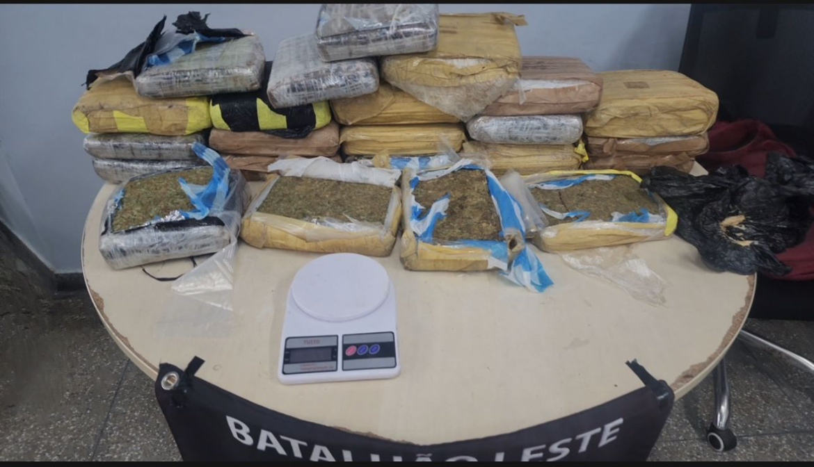 Homem é preso com 23 kg de drogas no Novo Aleixo