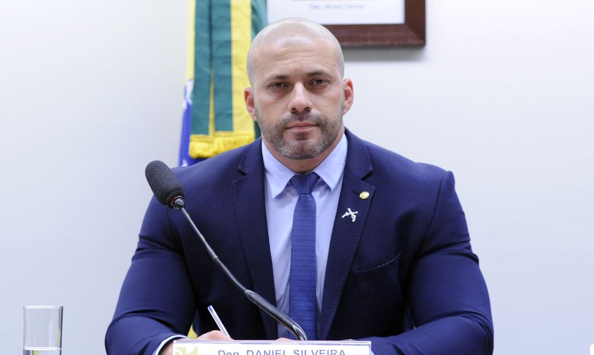 Daniel Silveira pede revogação de decisão sobre tornozeleira eletrônica
