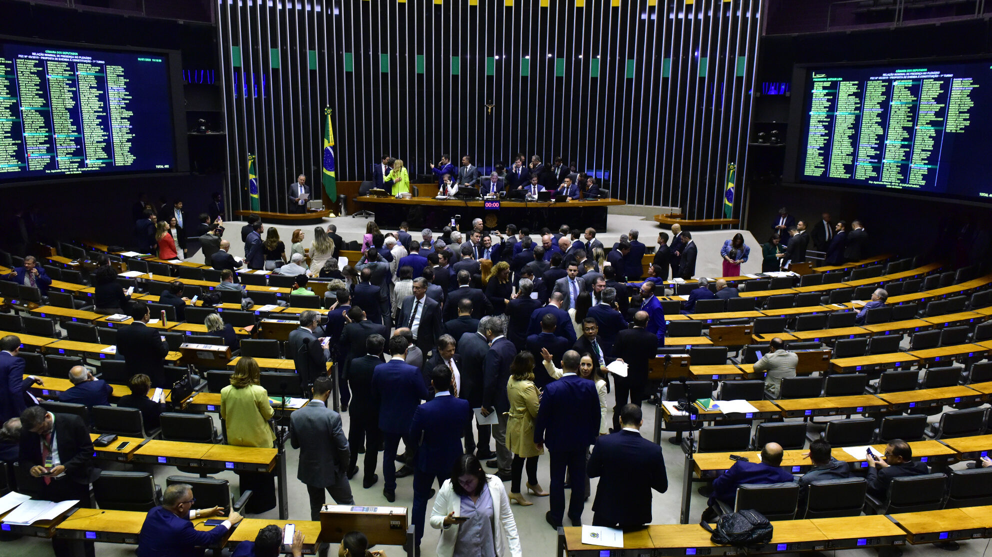 Câmara aprova mudanças no Carf em vitória para Haddad