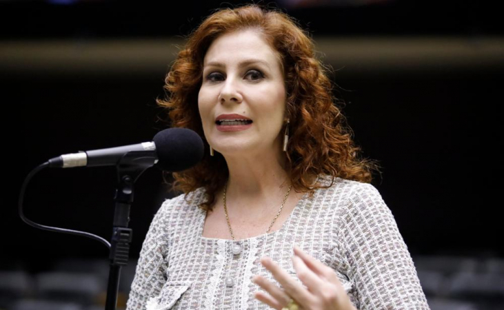 STF tem maioria para condenar e cassar deputada Carla Zambelli