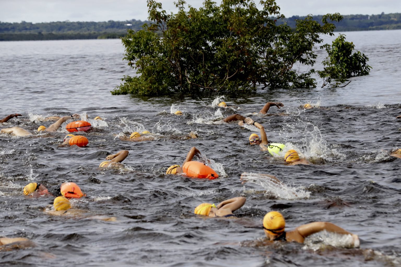 Ponta Negra sedia maratona aquática neste domingo em Manaus