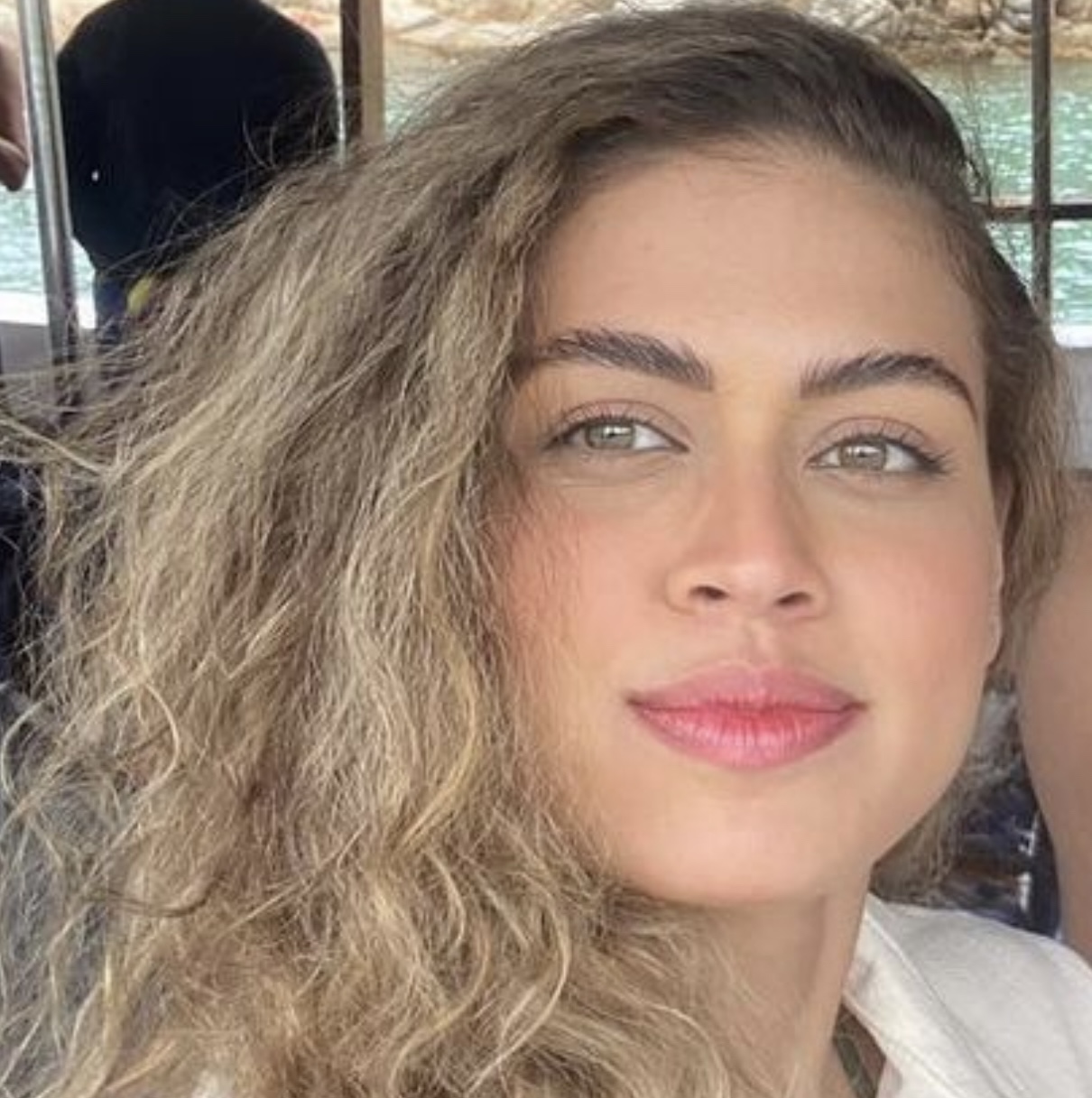 Jornalista Thaís Belém morre aos 28 anos vítima de câncer 